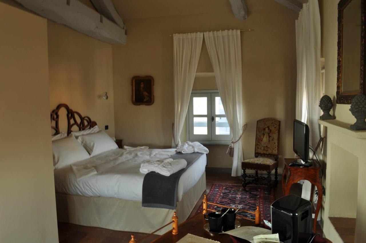 Hotel Antico Borgo Cuneo Zimmer foto